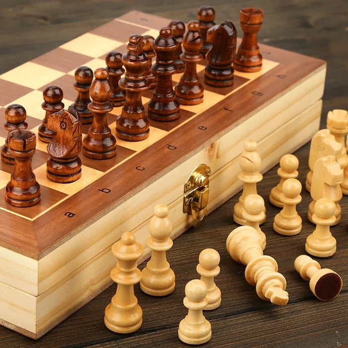 Magnetic Wooden Folding Chess Set with Felted 24 x 24 cm Board — 34 Pieces, Interior Storage