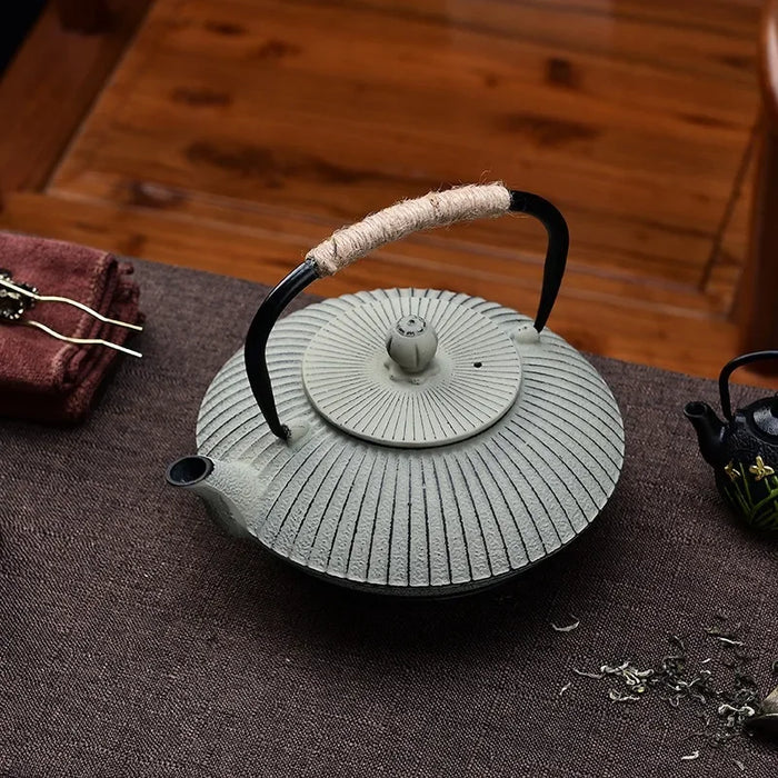 800ml Cast Iron Teapot – Japanese-style Kettle for Boiling Water and Tea