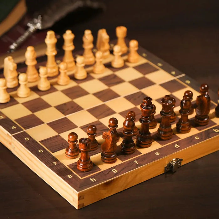 Magnetic Wooden Folding Chess Set with Felted 24 x 24 cm Board — 34 Pieces, Interior Storage